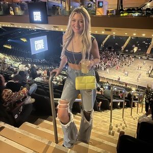 Meet your Posher, Abrielle